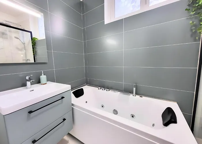 Haussmannien - Rénové, Balnéo, Proche Centre-ville Et Gare Apartamento *